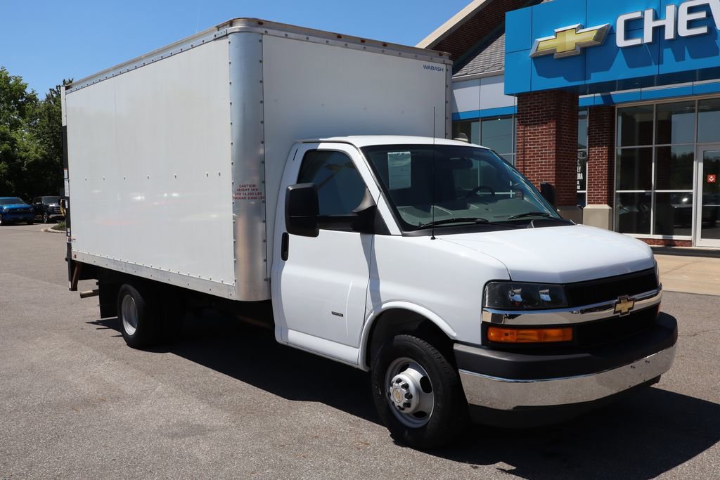 Used 2022 Chevrolet Express 3500 w/ Power Convenience Package RWD image 2