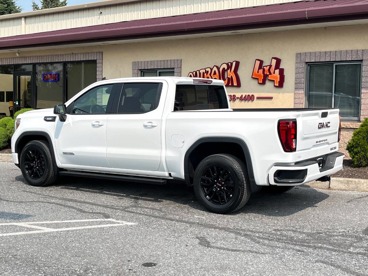 Used 2021 GMC Sierra 1500 Elevation w/ Preferred Package image 4