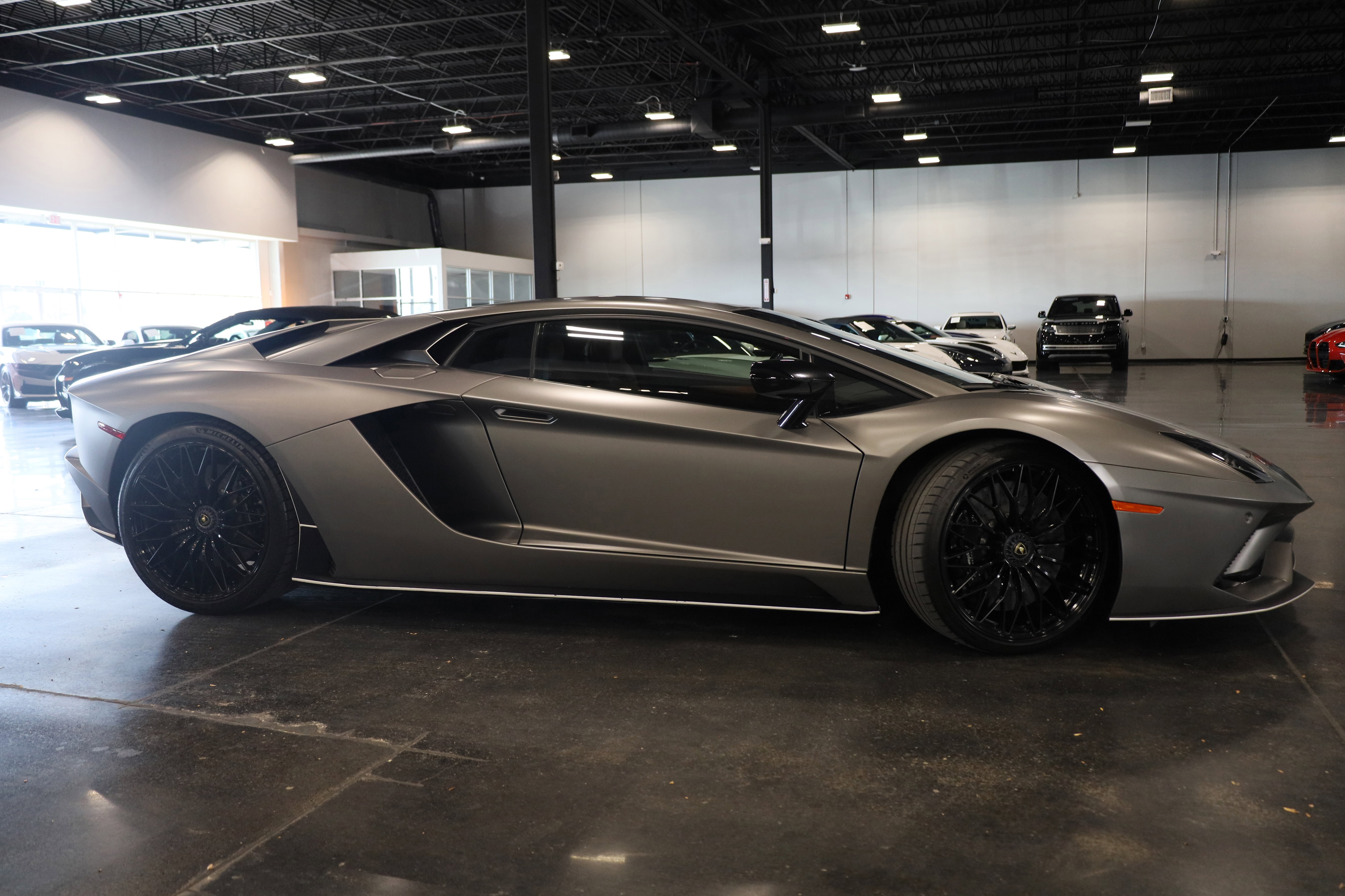 Used 2018 Lamborghini Aventador S image 7