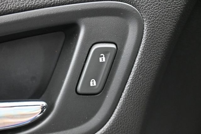 Used 2017 Chevrolet Colorado LT w/ LT Convenience Package RWD image 15