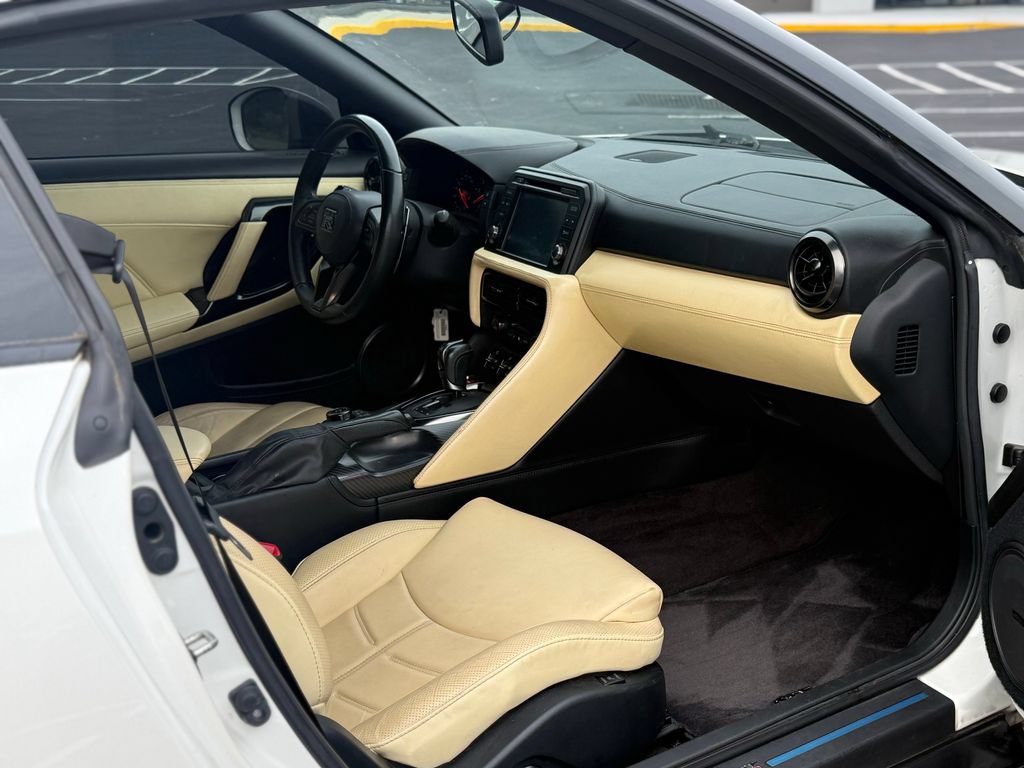 Used 2017 Nissan GT-R Premium w/ Premium Interior Package AWD/4WD image 23