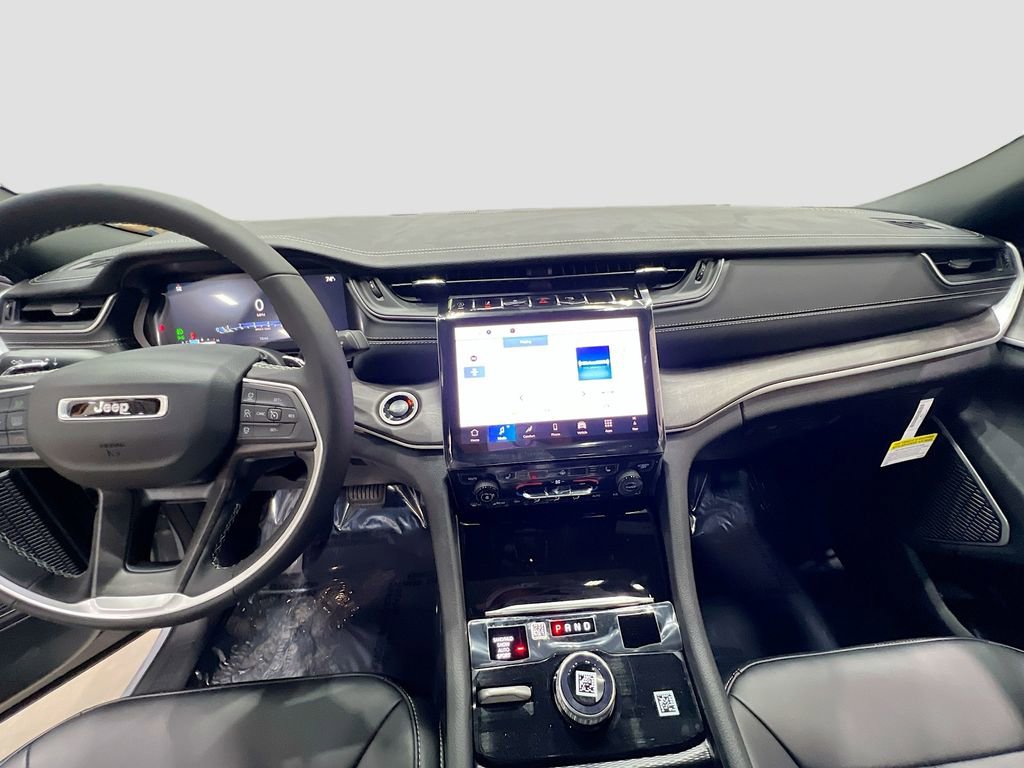 New 2025 Jeep Grand Cherokee L Limited w/ Black Appearance Package image 26