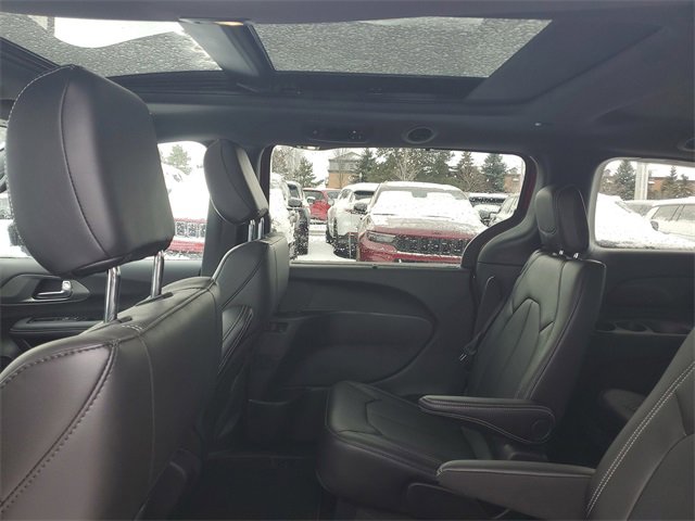 New 2026 Chrysler Pacifica Select image 9
