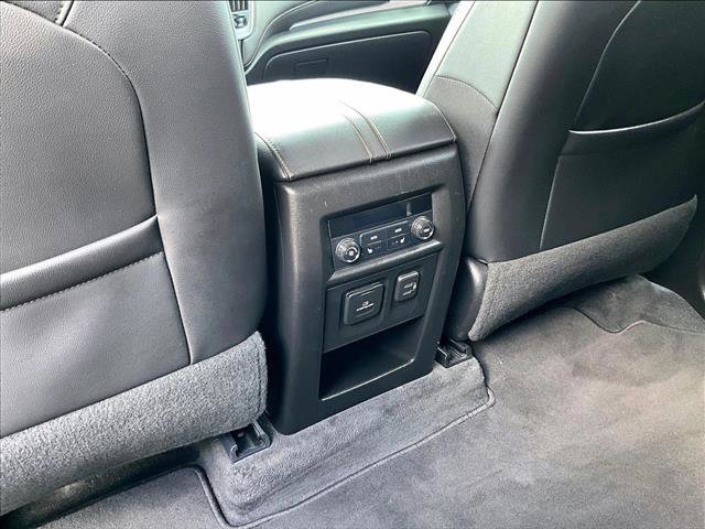 Used 2020 Chevrolet Traverse Premier FWD image 24