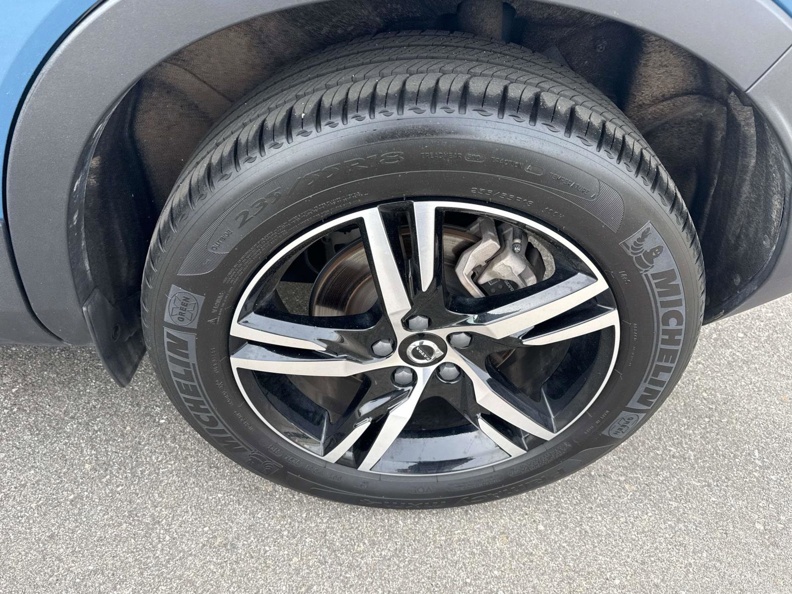 Used 2024 Volvo XC40 B5 Core image 30