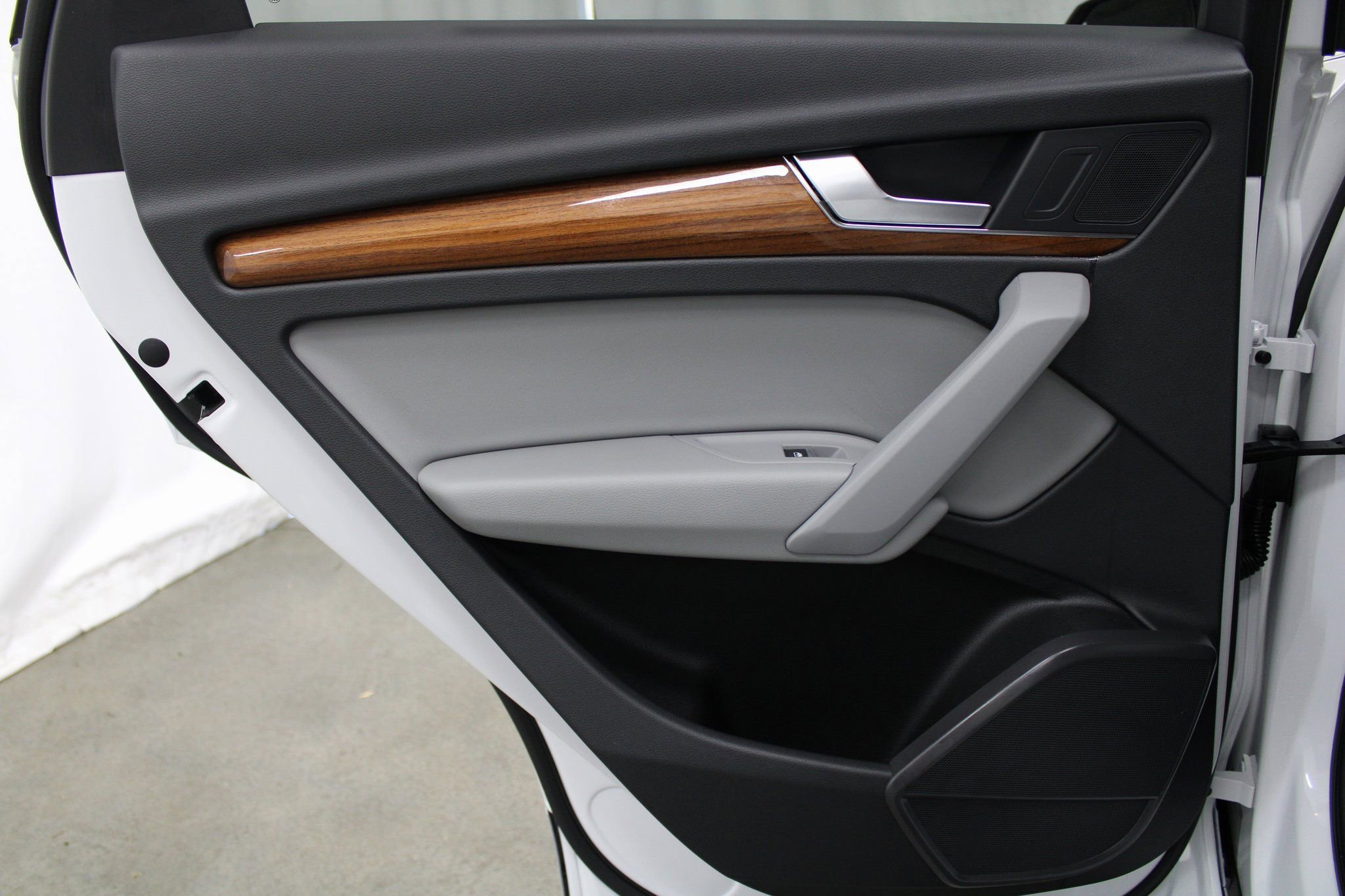 Used 2022 Audi Q5 2.0T Premium w/ Convenience Package image 16