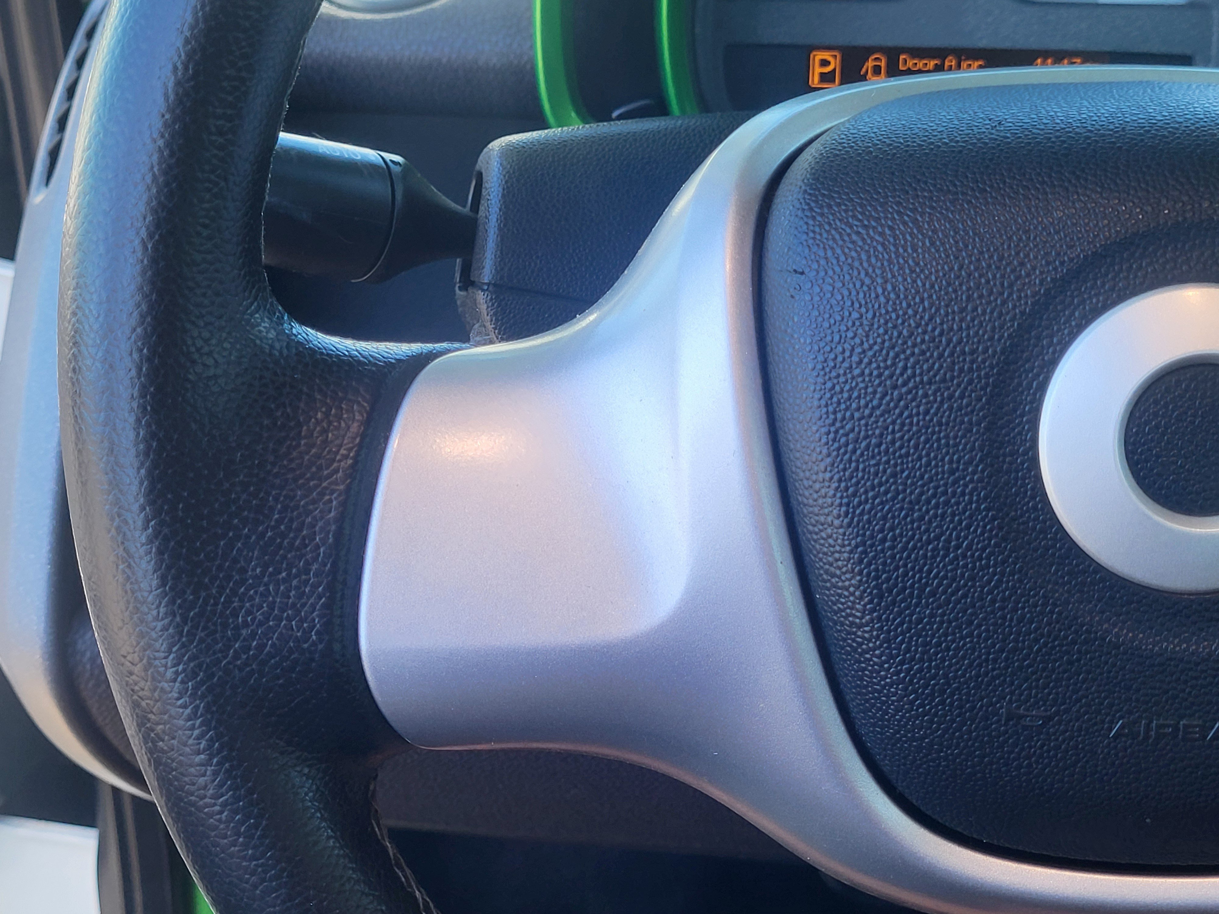 Used 2015 smart fortwo passion RWD image 15