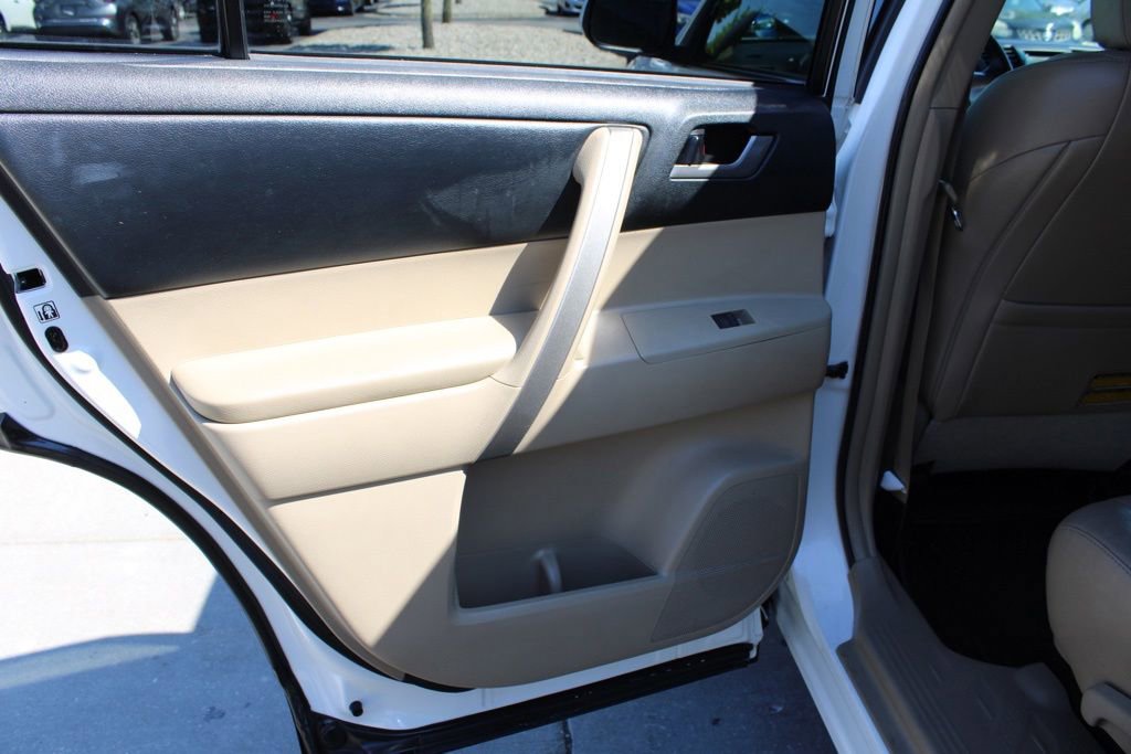 Used 2013 Toyota Highlander SE AWD/4WD image 27