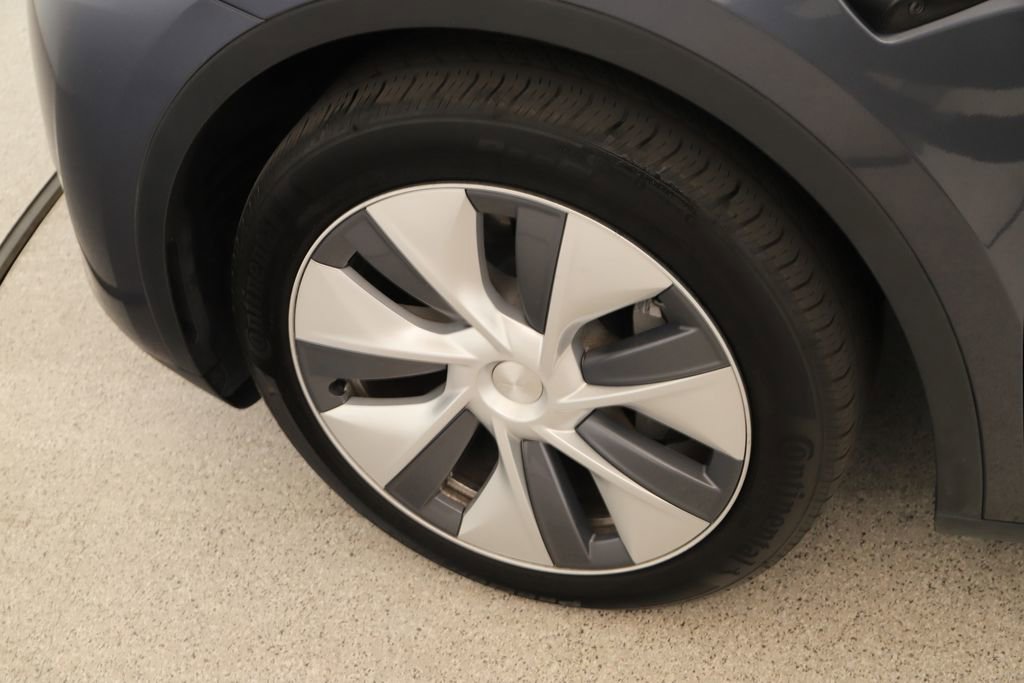 Used 2023 Tesla Model Y Long Range image 33
