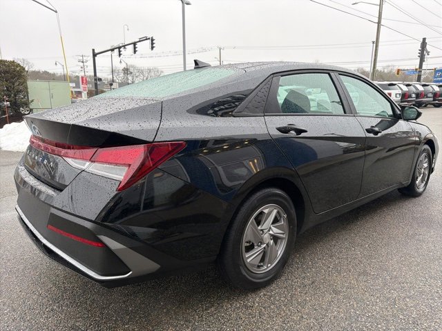 Used 2025 Hyundai Elantra SE image 5