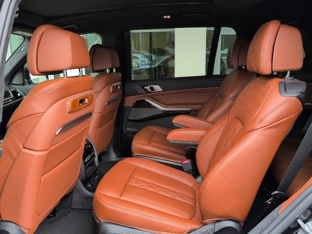 New 2026 BMW X7 M60i image 31