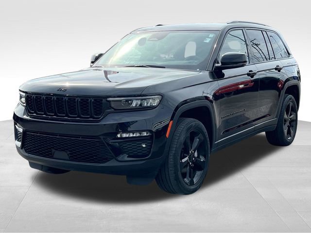 Used 2023 Jeep Grand Cherokee Limited w/ Black Appearance Package image 3