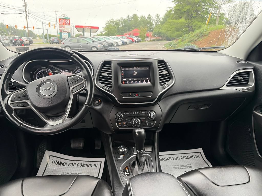 Used 2019 Jeep Cherokee Latitude Plus AWD/4WD image 13