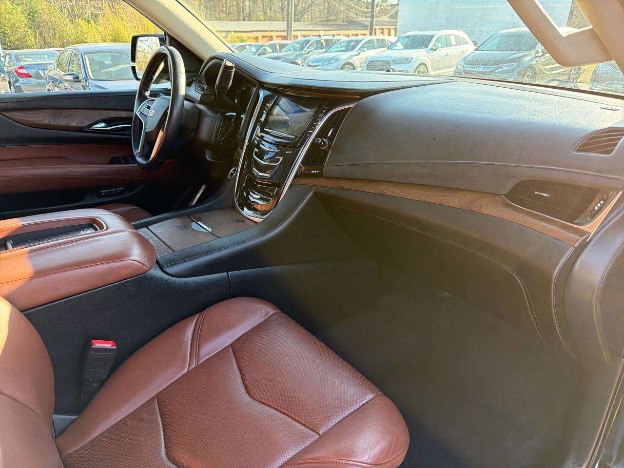 Used 2017 Cadillac Escalade Luxury image 14