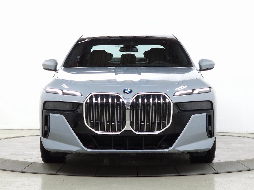 Used 2026 BMW 740i xDrive AWD/4WD image 2