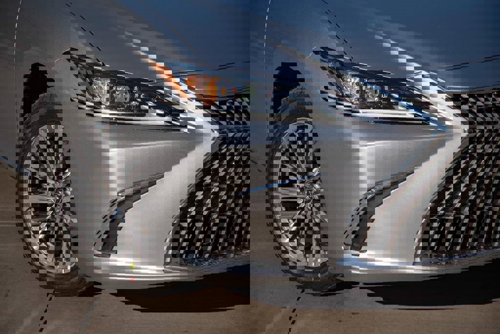 New 2025 Lexus ES 350 image 5