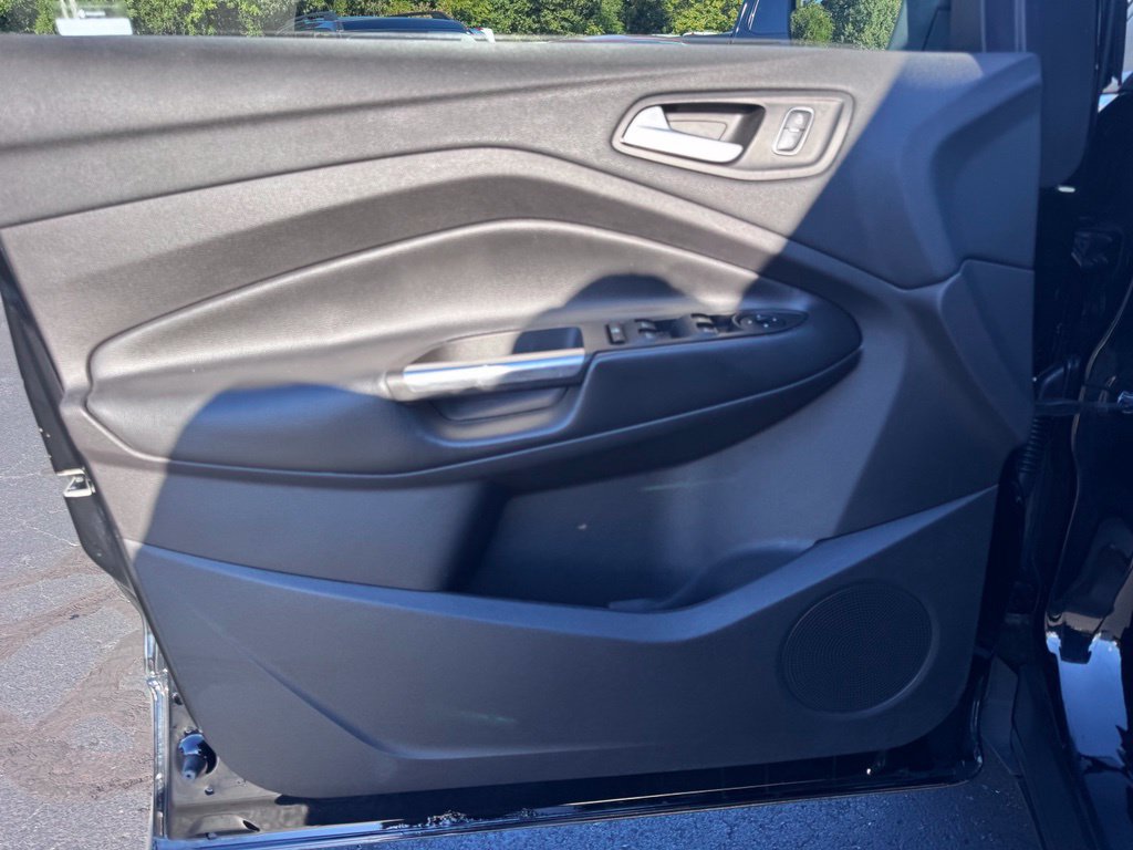 Used 2017 Ford Escape SE w/ SE Cold Weather Package FWD image 19