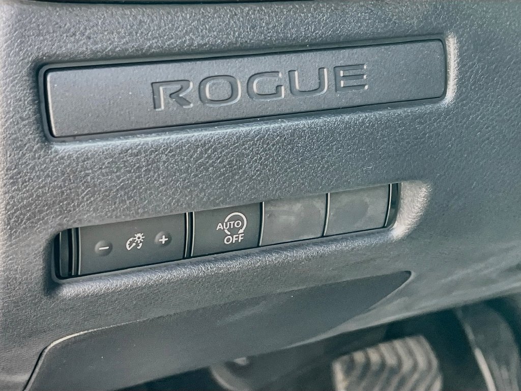 Used 2023 Nissan Rogue S AWD/4WD image 10