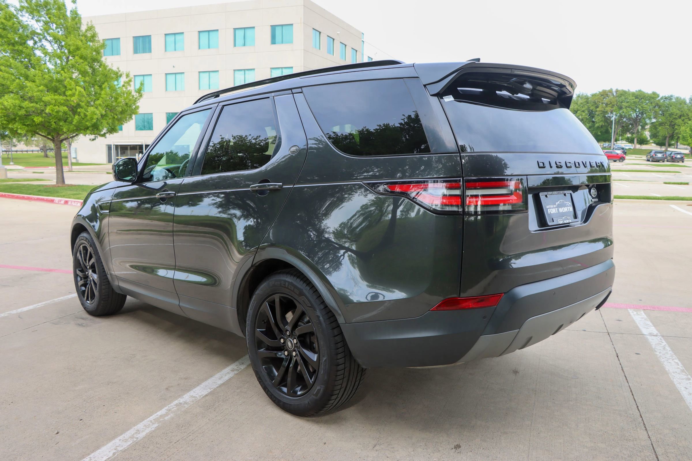 Used 2017 Land Rover Discovery HSE AWD/4WD image 5