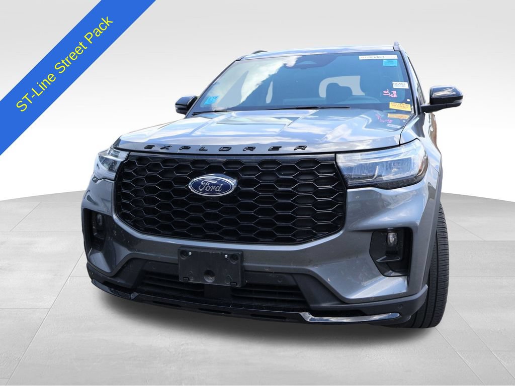 Used 2025 Ford Explorer ST-Line w/ ST-Line Street Pack AWD/4WD image 4