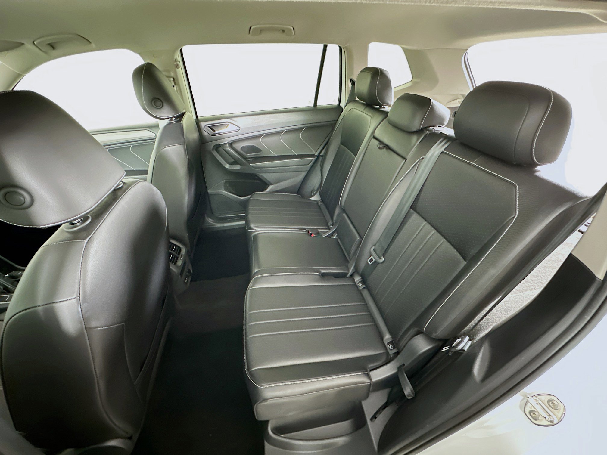 Used 2024 Volkswagen Tiguan SE image 26