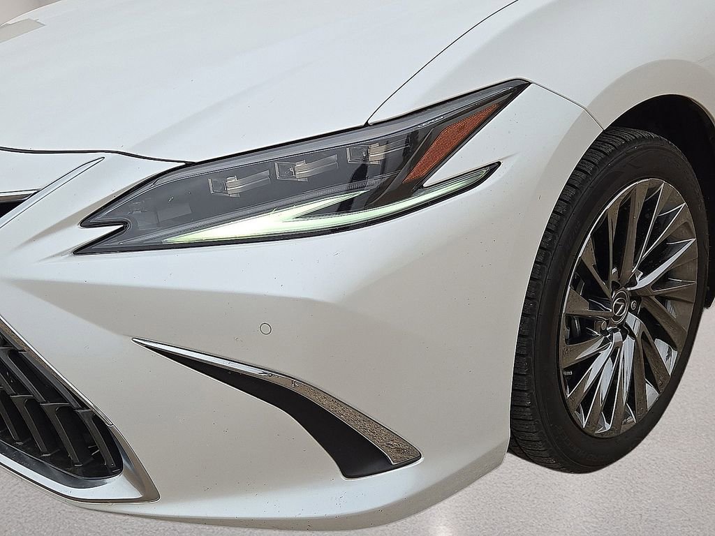 Used 2024 Lexus ES 300h Ultra Luxury w/ Accessory Package (Z2) FWD image 9