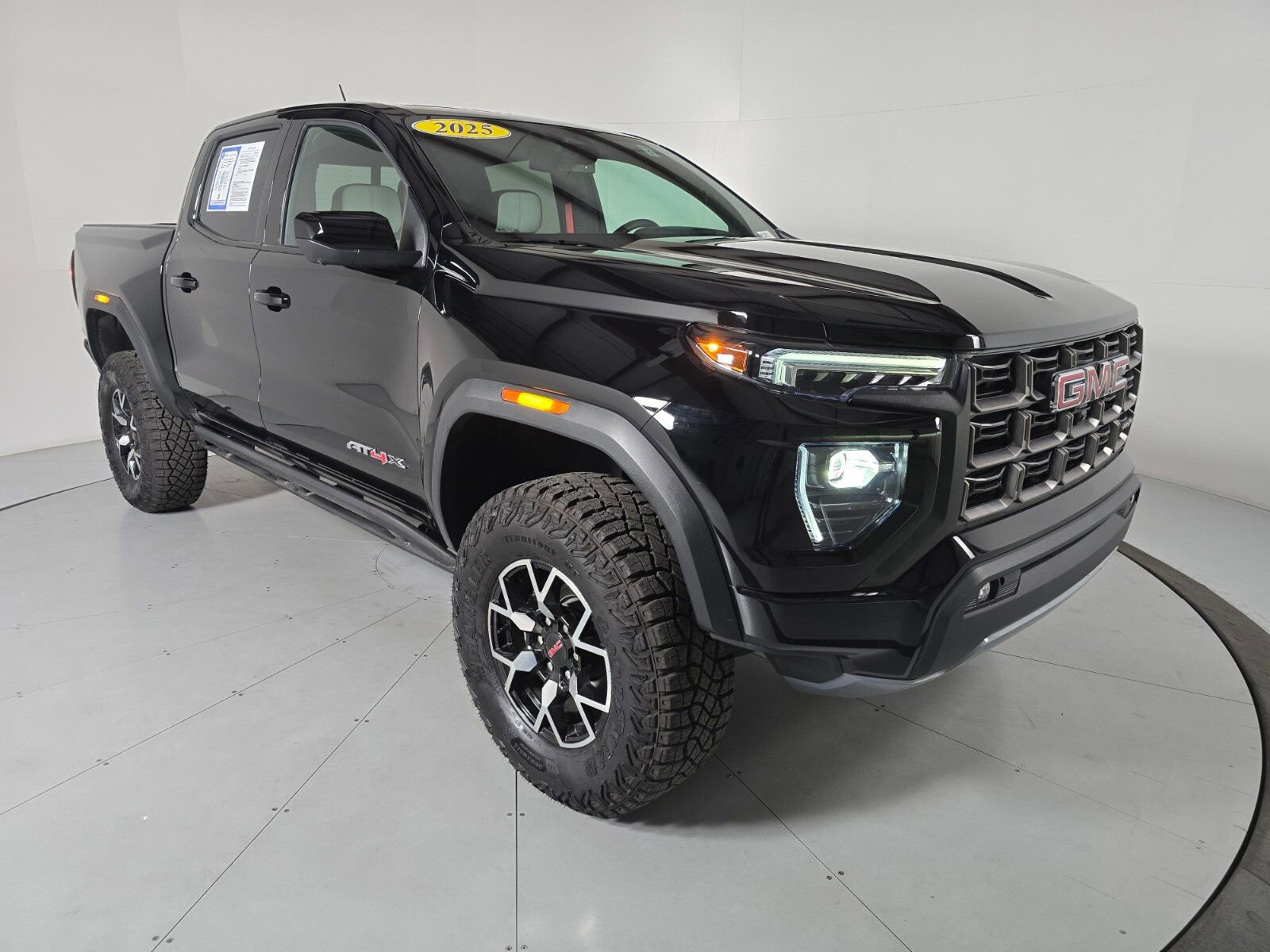 Used 2025 GMC Canyon AT4 w/ AT4X Package image 7