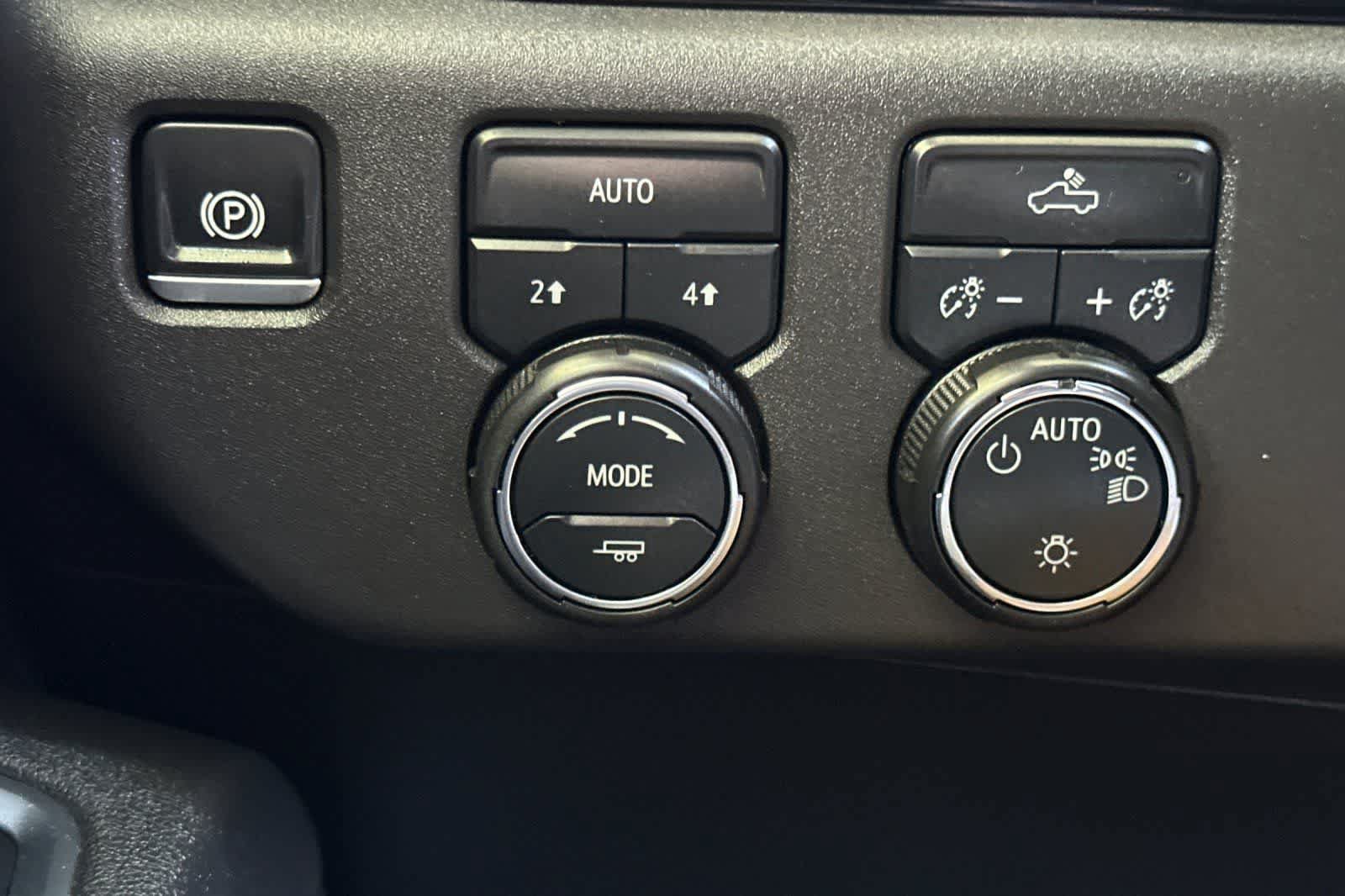 Used 2025 Chevrolet Silverado 1500 LT AWD/4WD image 33
