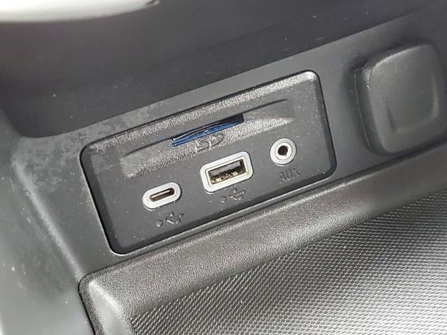 Used 2023 GMC Terrain SLT image 21