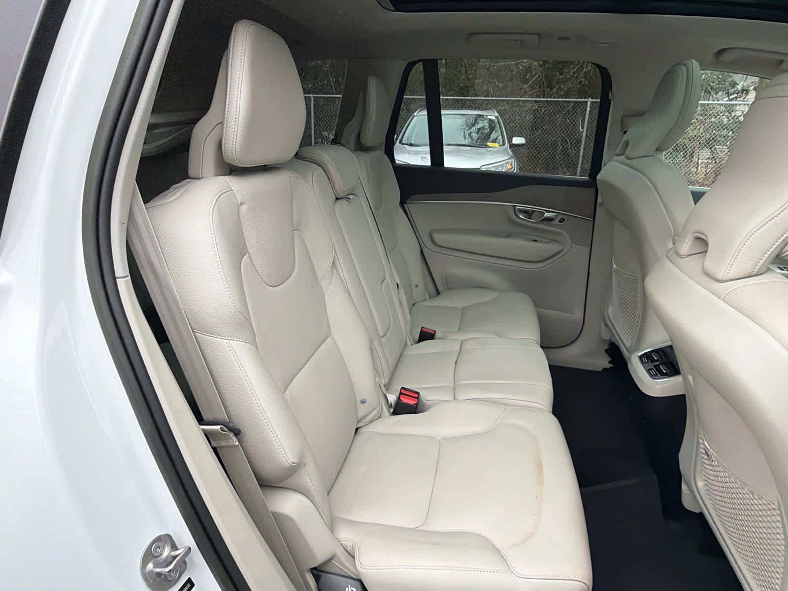 Used 2023 Volvo XC90 B5 Plus w/ Protection Package Premier image 21