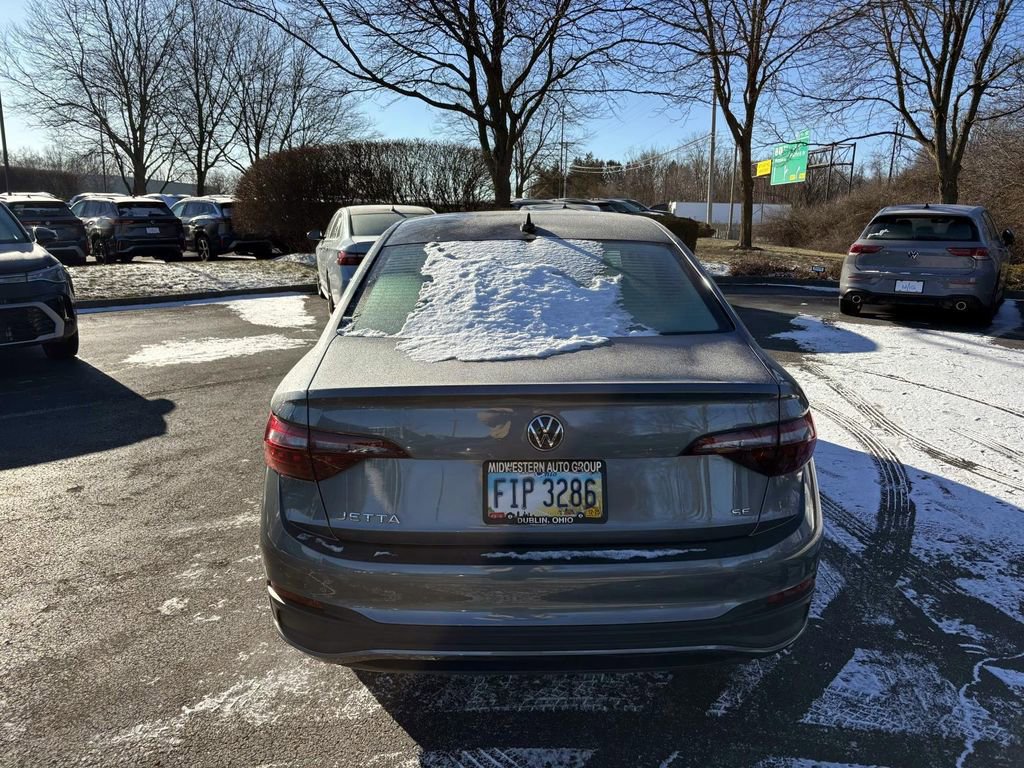 Used 2022 Volkswagen Jetta SE image 6
