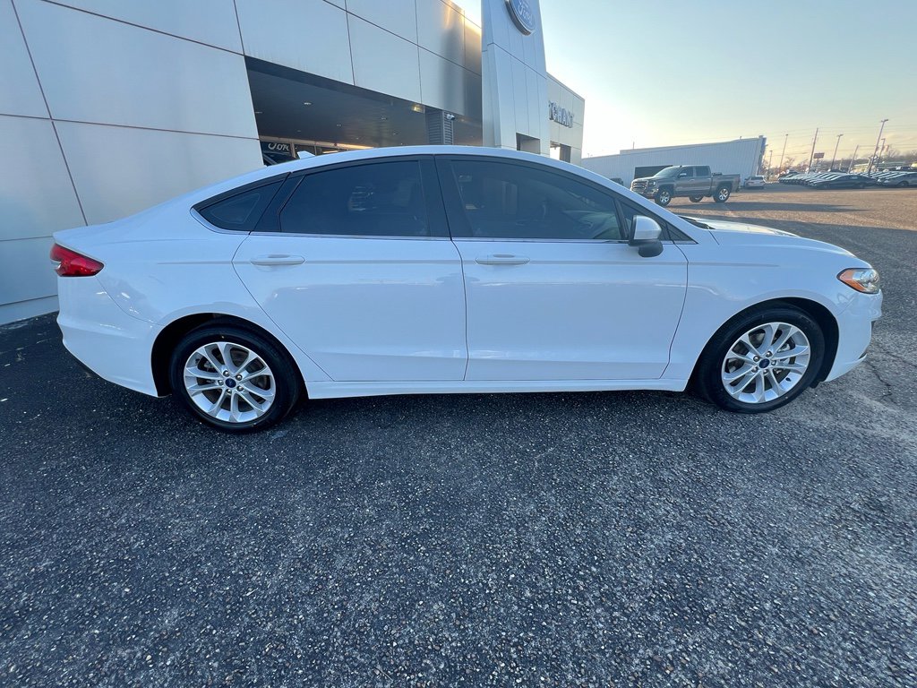 Used 2020 Ford Fusion SE image 9