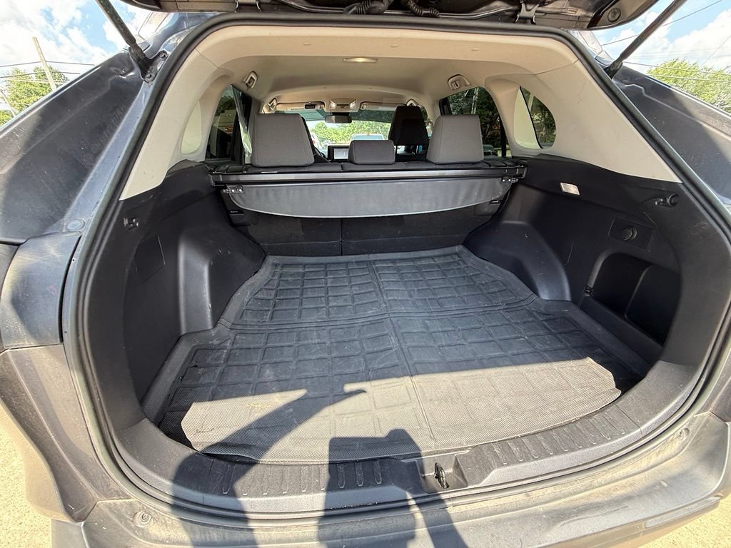 Used 2022 Toyota RAV4 XLE AWD/4WD image 26