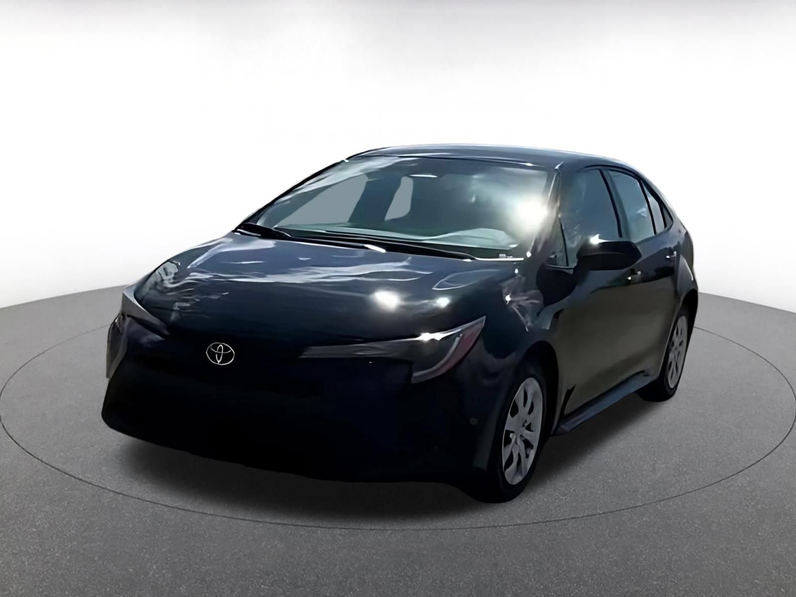 Used 2025 Toyota Corolla LE FWD image 4