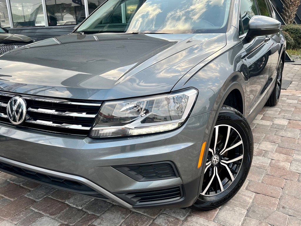 Used 2021 Volkswagen Tiguan SE w/ Panoramic Sunroof Package FWD image 30