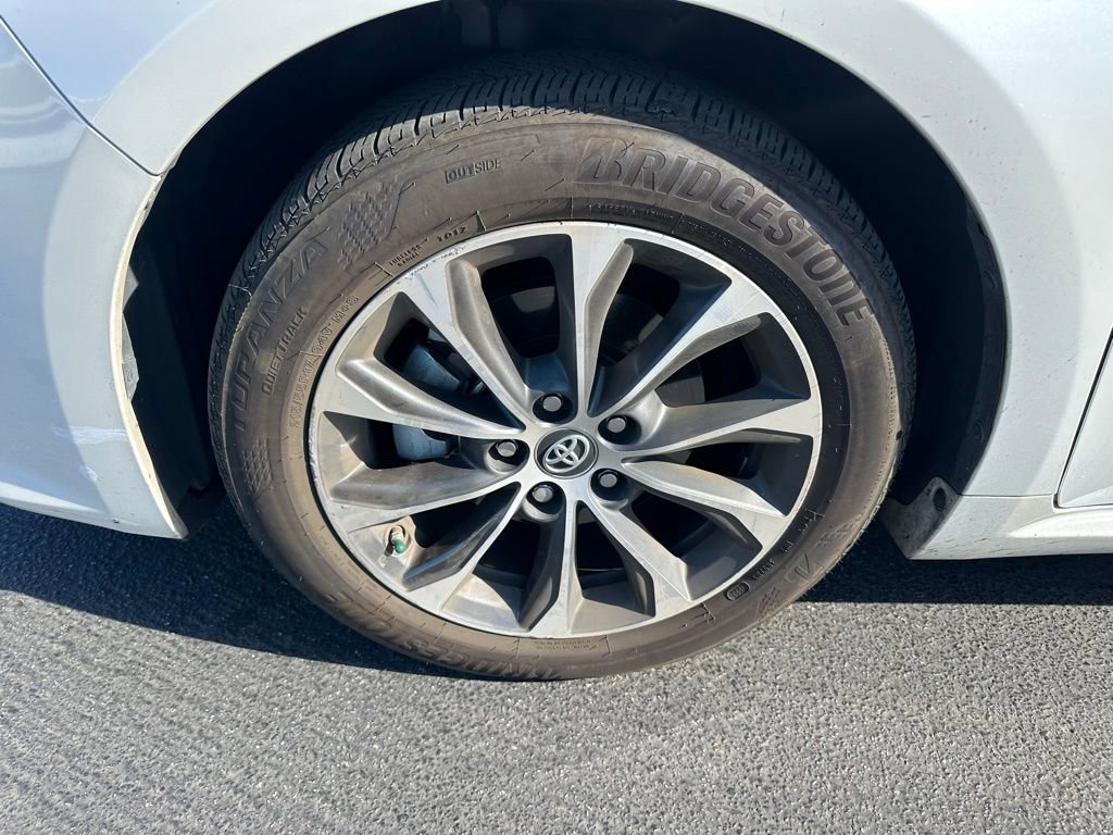 Used 2017 Toyota Avalon Limited image 6