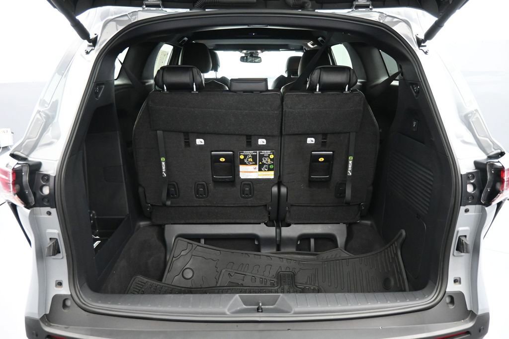 Used 2025 Toyota Sienna XLE Woodland Edition AWD/4WD image 23