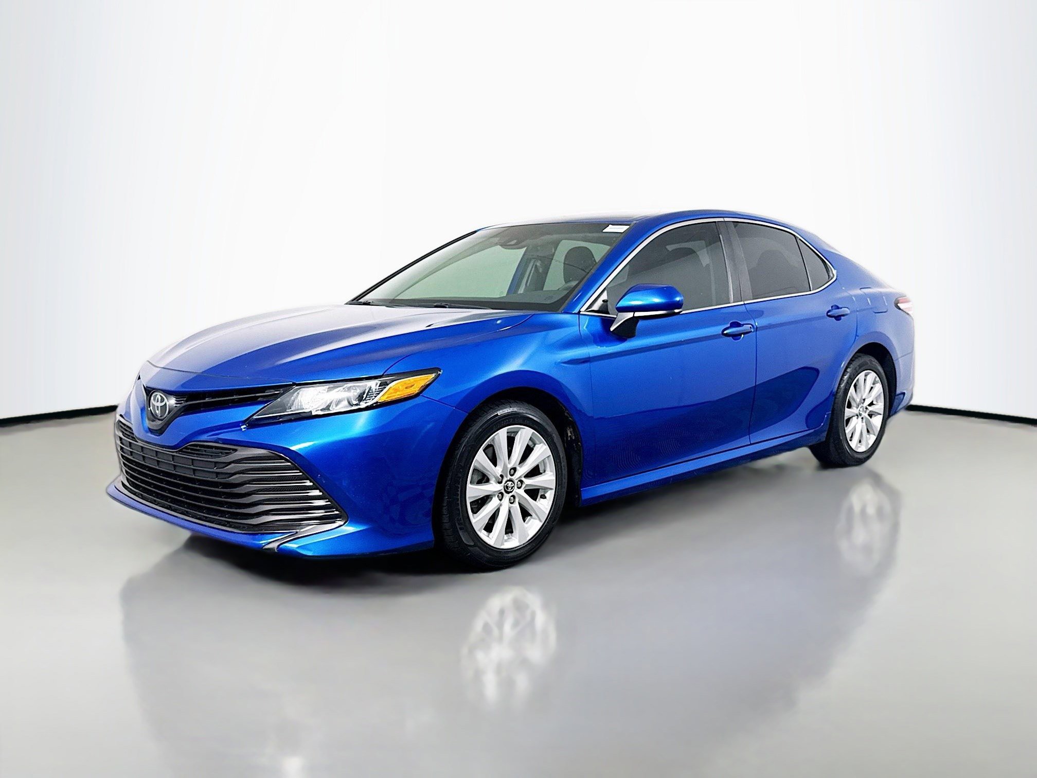 Used 2020 Toyota Camry LE w/ Carpet Mat Package image 4