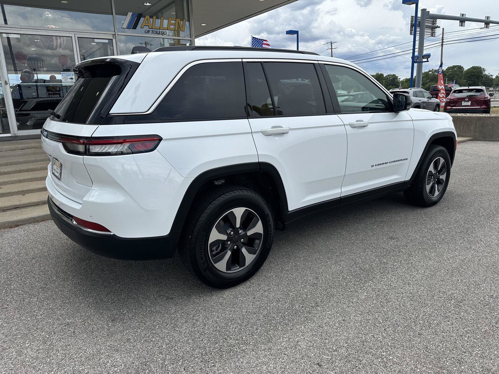 Used 2025 Jeep Grand Cherokee Limited 4xe w/ Luxury Tech Group II AWD/4WD image 14