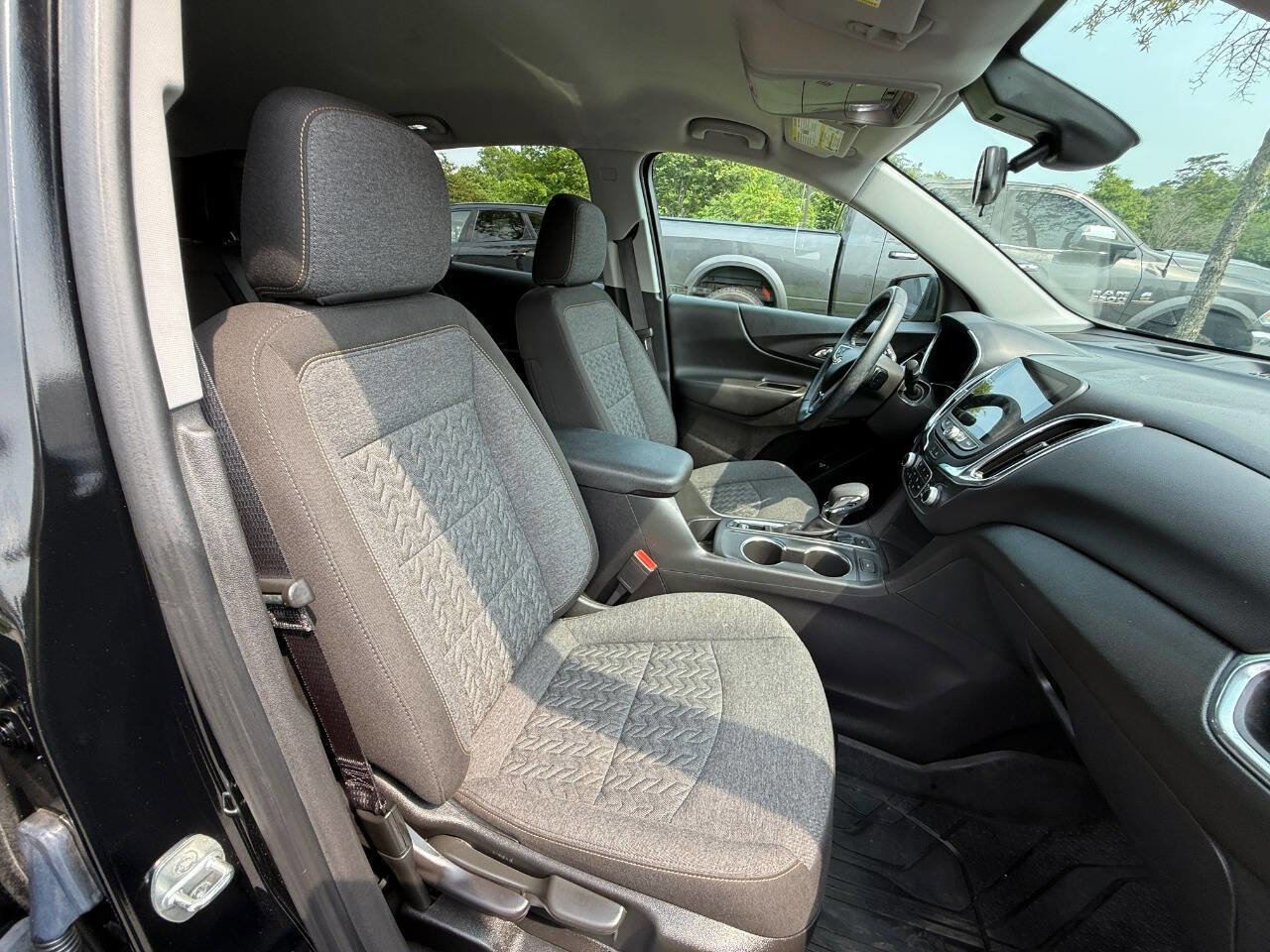 Used 2023 Chevrolet Equinox LT image 32