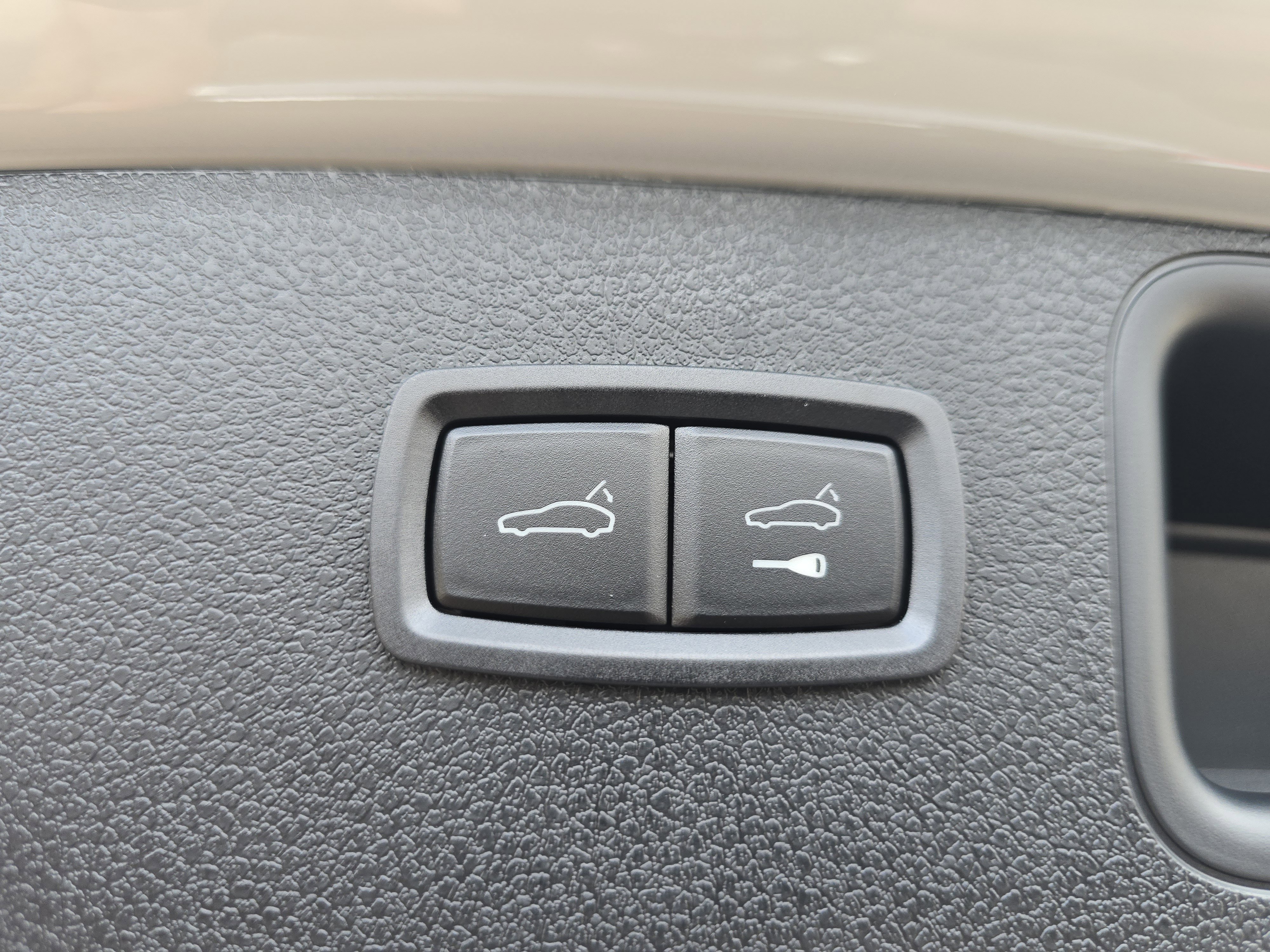 New 2026 Porsche Macan image 16