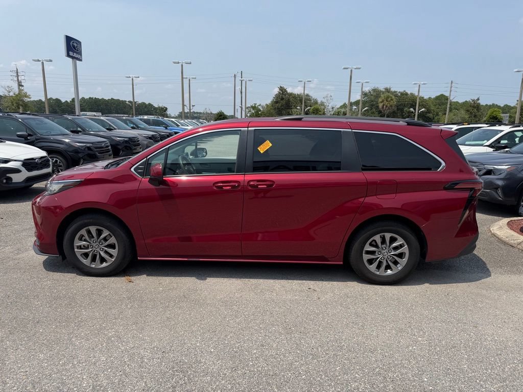 Used 2022 Toyota Sienna LE FWD image 12