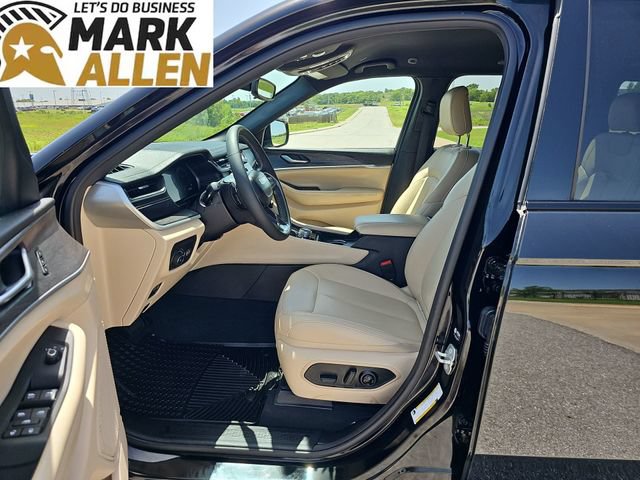 Used 2023 Jeep Grand Cherokee Limited AWD/4WD image 19