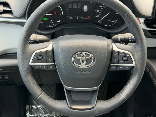 Certified 2026 Toyota Sienna XLE FWD image 14