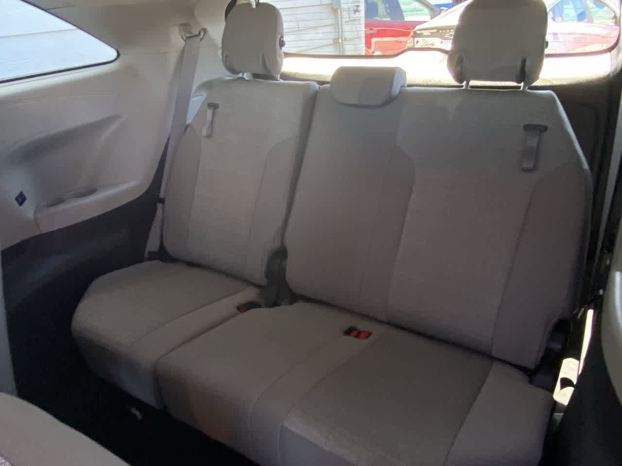 Certified 2022 Toyota Sienna LE FWD image 22
