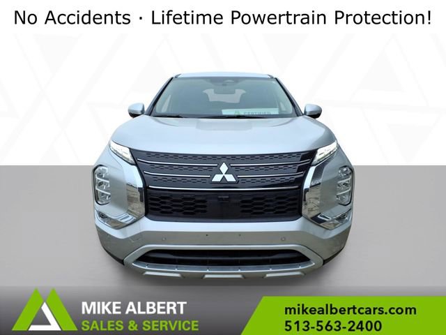 Used 2024 Mitsubishi Outlander SE image 2