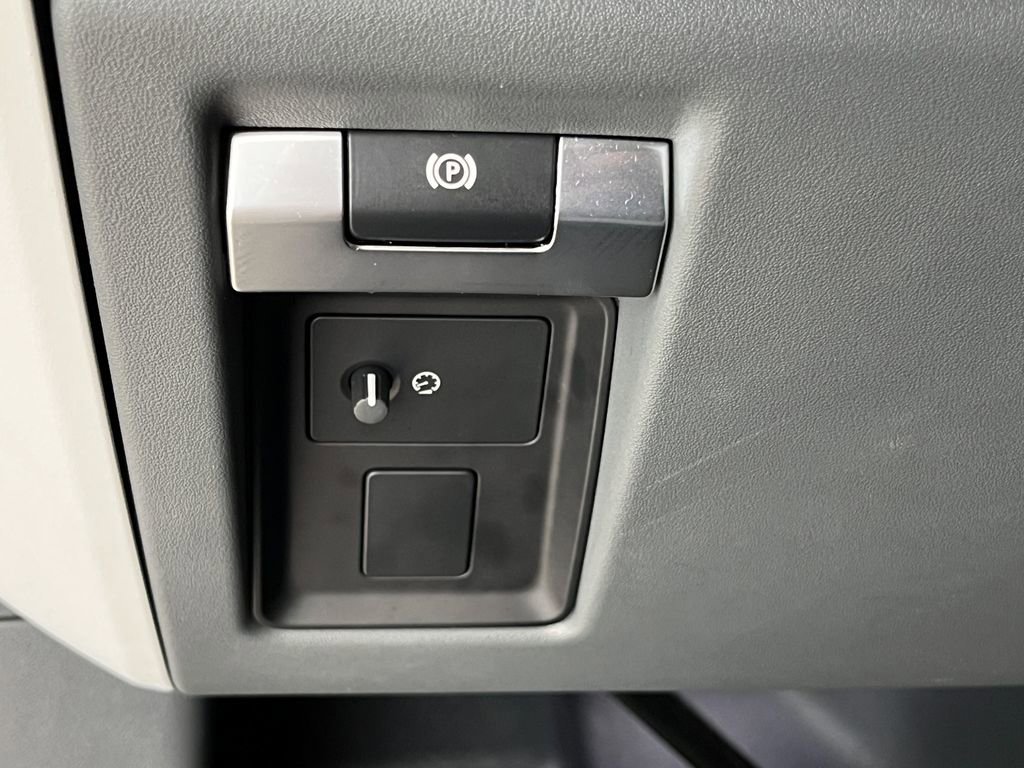 Used 2025 Land Rover Defender 110 S image 18