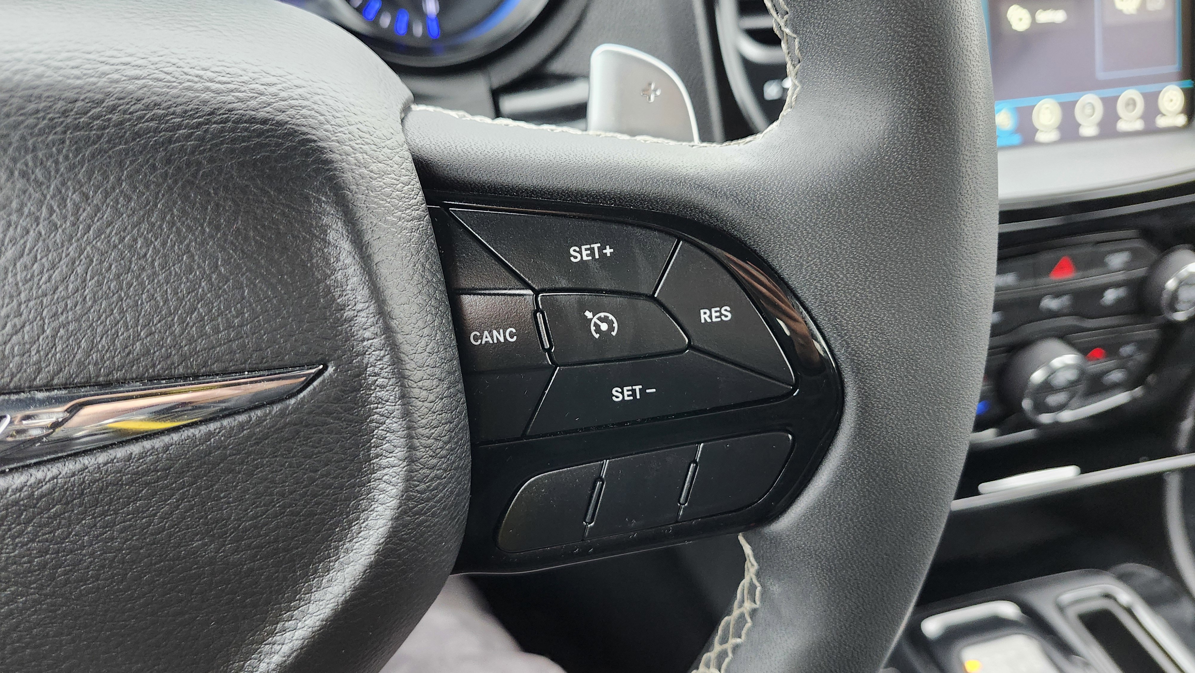 Used 2023 Chrysler 300 S image 38