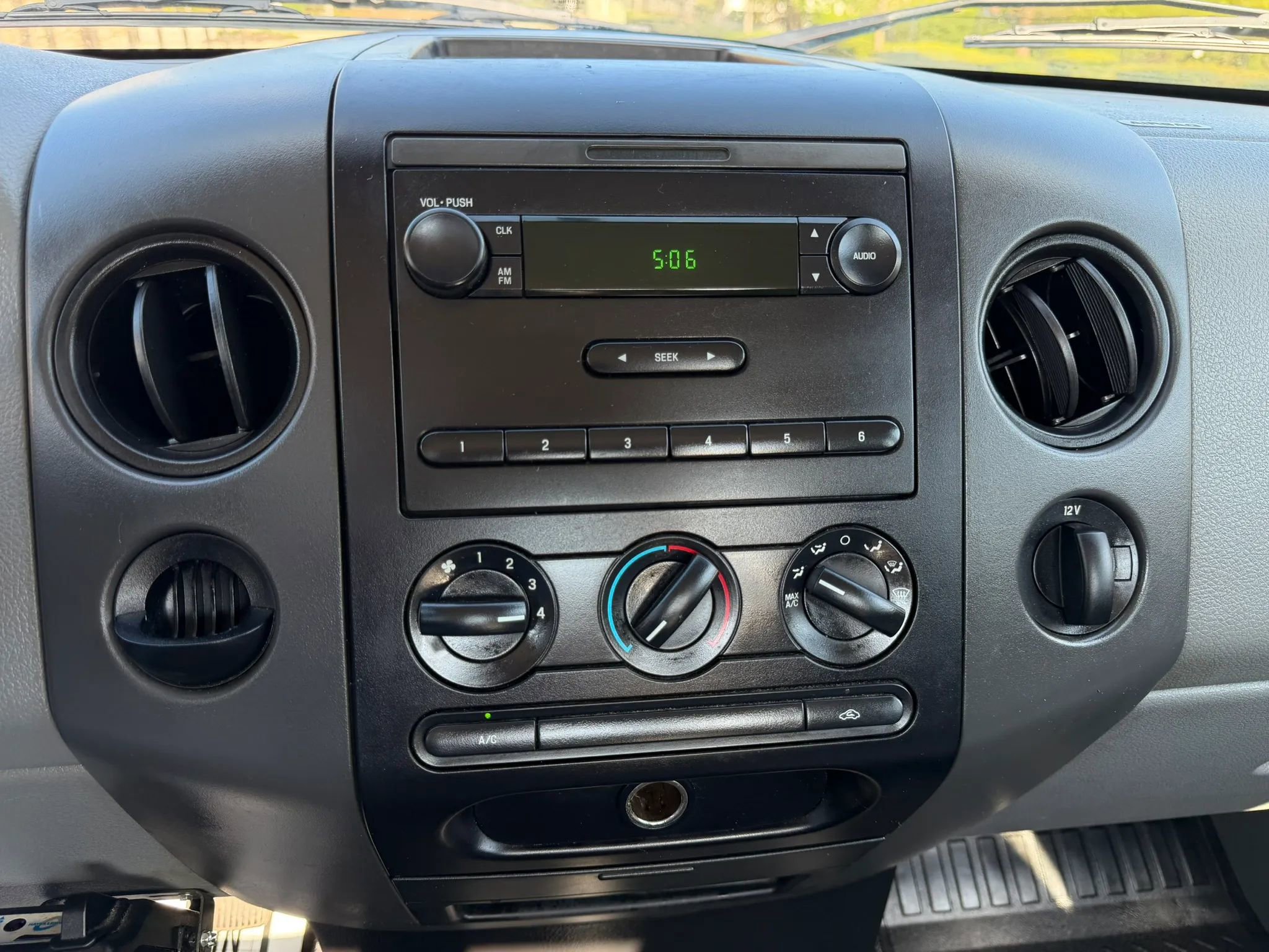 Used 2004 Ford F150 XLT image 17