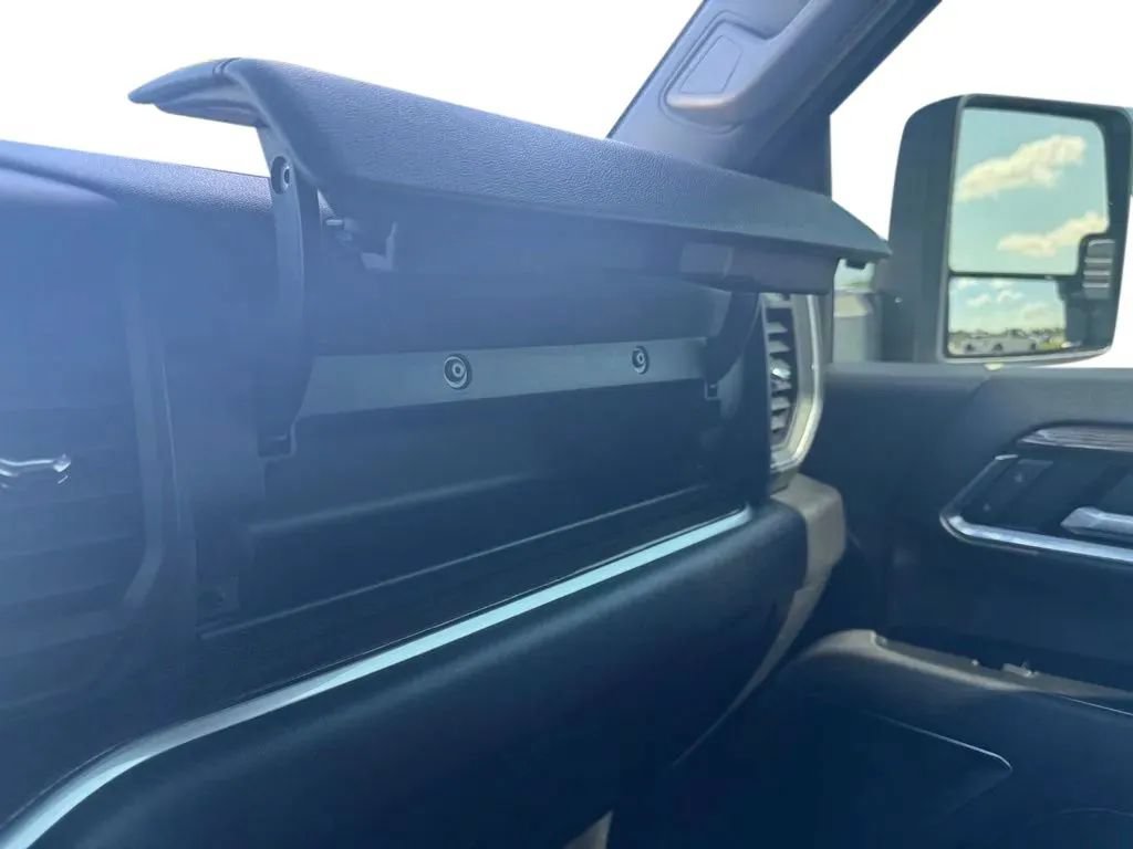 Used 2025 Chevrolet Silverado 2500 LT AWD/4WD image 29